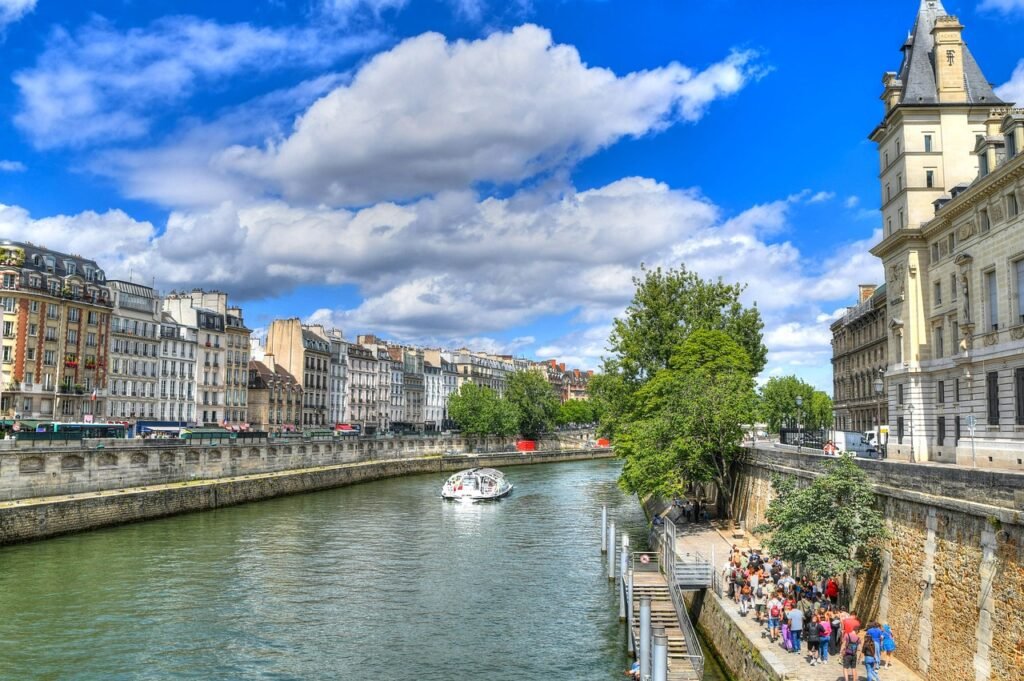 Top 10 Tourist Sites in Paris