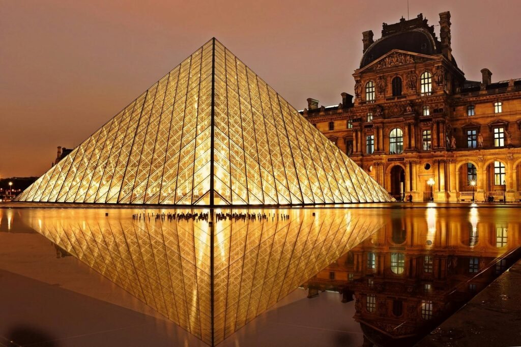 Top 10 Tourist Sites in Paris